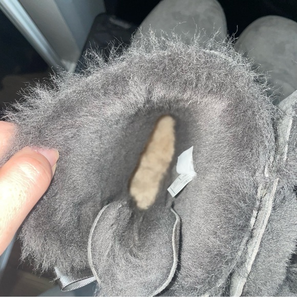 *SOLD* Ugg Bailey Bow Gray Boot Size 8 grey - Picture 6 of 8